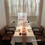 我非常喜欢二十集无界餐厅的免费生日布置服务。首先