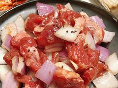 -山野的朋友露营炭火烤肉