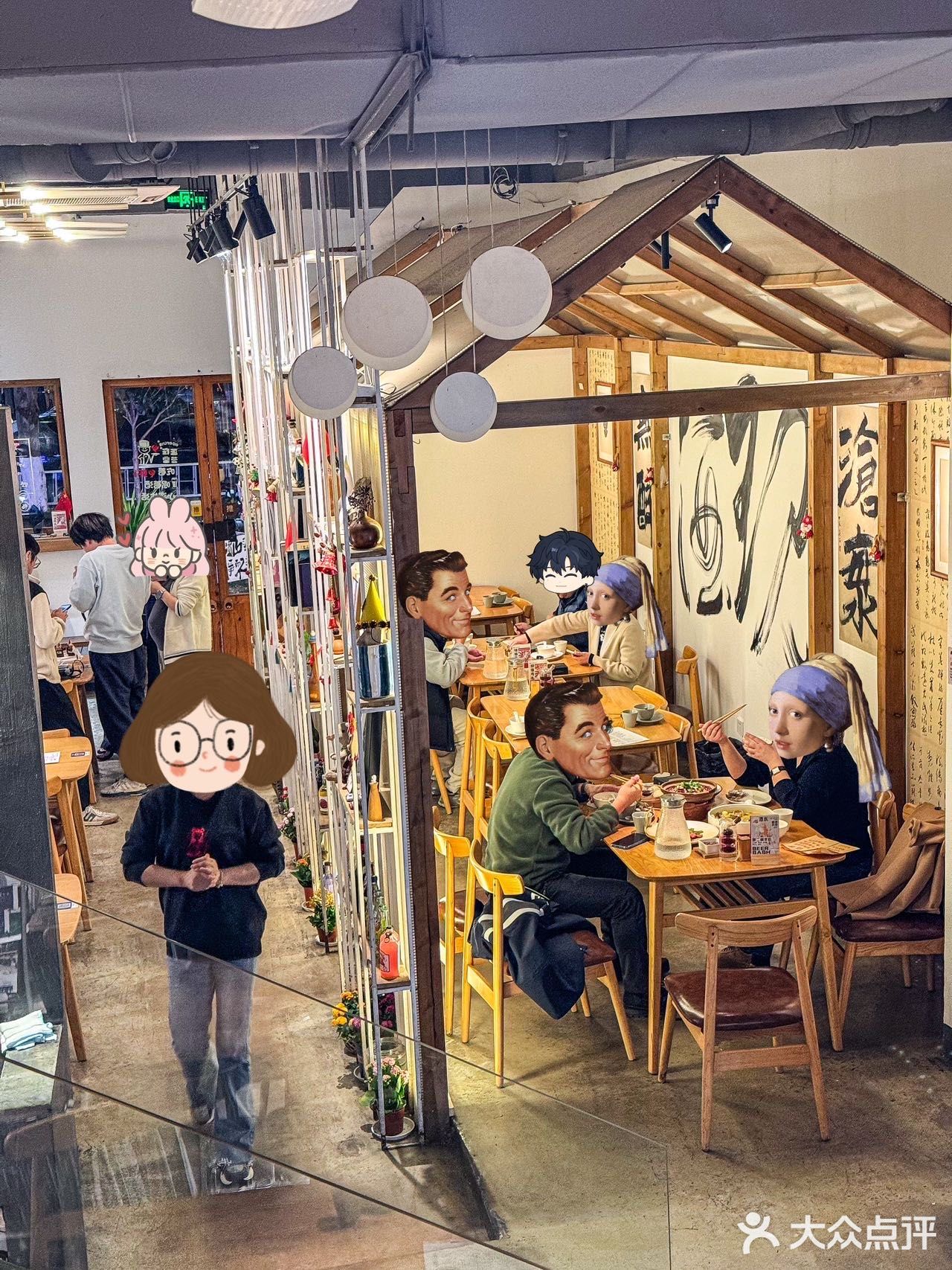 席地而坐啃大闸蟹！在这里吃饭就是舒坦