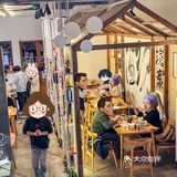 席地而坐啃大闸蟹！在这里吃饭就是舒坦