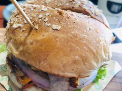 鲜香蘑菇牛肉汉堡-魏斯理汉堡(西安沣东吾悦店)