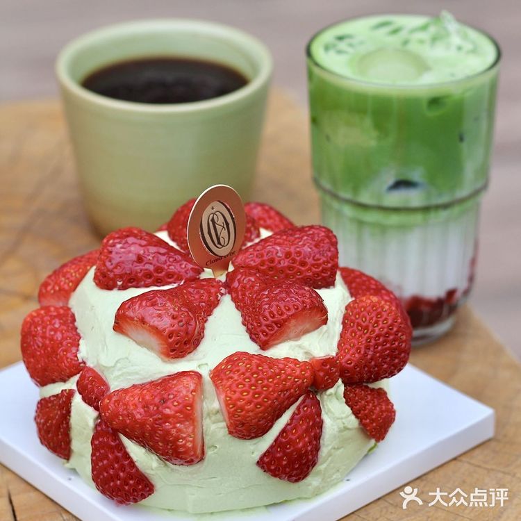 仿佛把一个精致的花园搭建在了蛋糕上面！