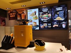 -麦当劳(轻轨曹杨路店)