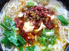 -鸿浩扒猪脚米线