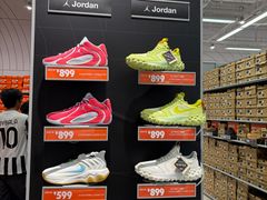 -NIKE上海青浦换季优惠店