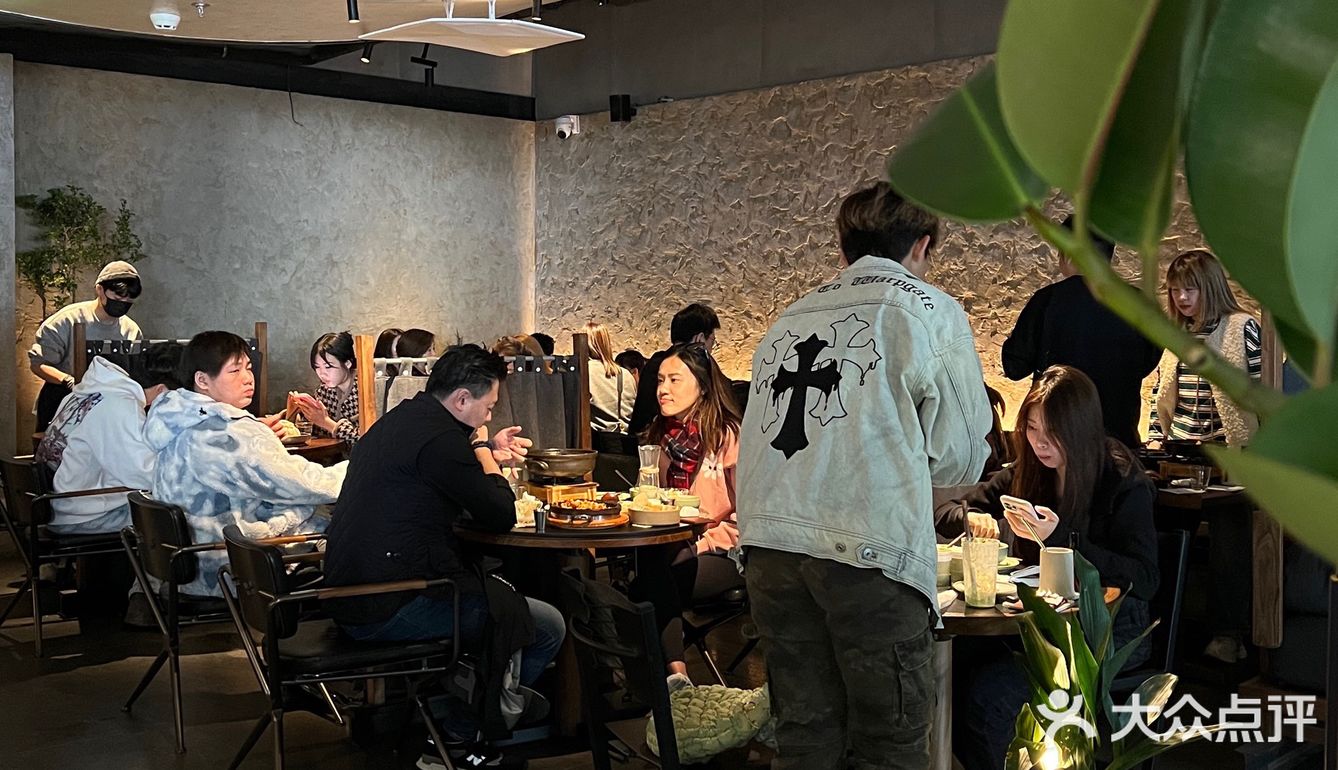 位置就在罗湖区，地铁大剧院站附近