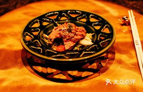 Low-Temperature Roasted Beef Tenderloin Salad