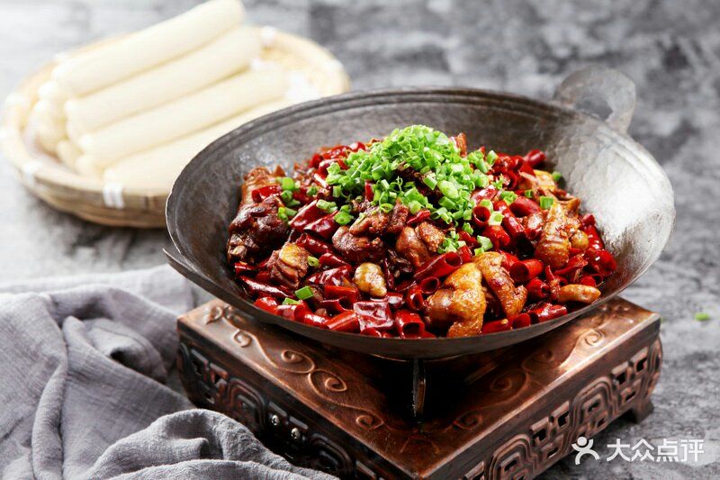 高粮雨辣椒厨房(郑东商业中心店)老虎爱上杠子鸡图片