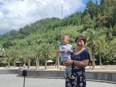 -腾冲洞山温泉村