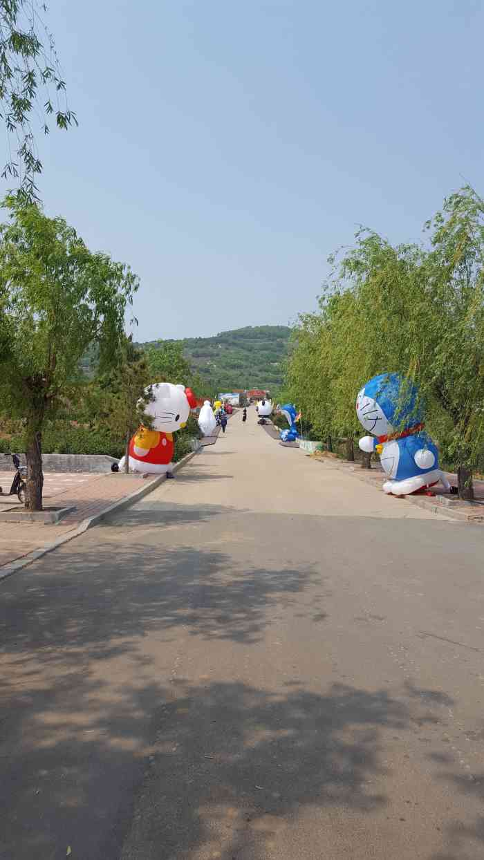 齐长城百果园-"90白果园的花木种类很多,细细欣赏一天根.