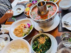-Chom Cafe and Restaurant