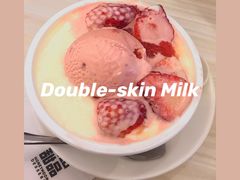 草莓梦幻雪双皮奶-满记甜品(日月光二店)