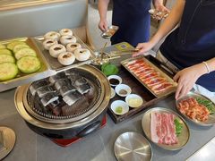 -围炉肉舍•炭烤活鳗•丹东海鲜烤肉(步行街店)