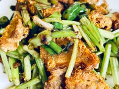 芹菜炒锅烧-牛八宝桂林米粉(八里庄店)