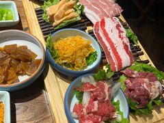 -明洞阿姨·韩式酱蟹烤肉·创意料理(三元桥店)