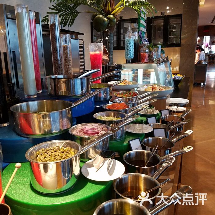 烟台金海岸希尔顿酒店开自助餐厅