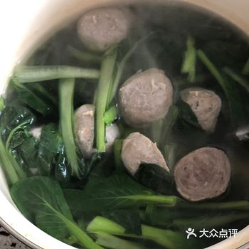 超级简单却美味的青菜牛肉丸子汤