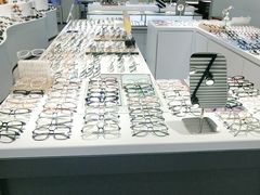 -宏宇眼镜蔡司依视路折扣店(兆佳眼镜城店)