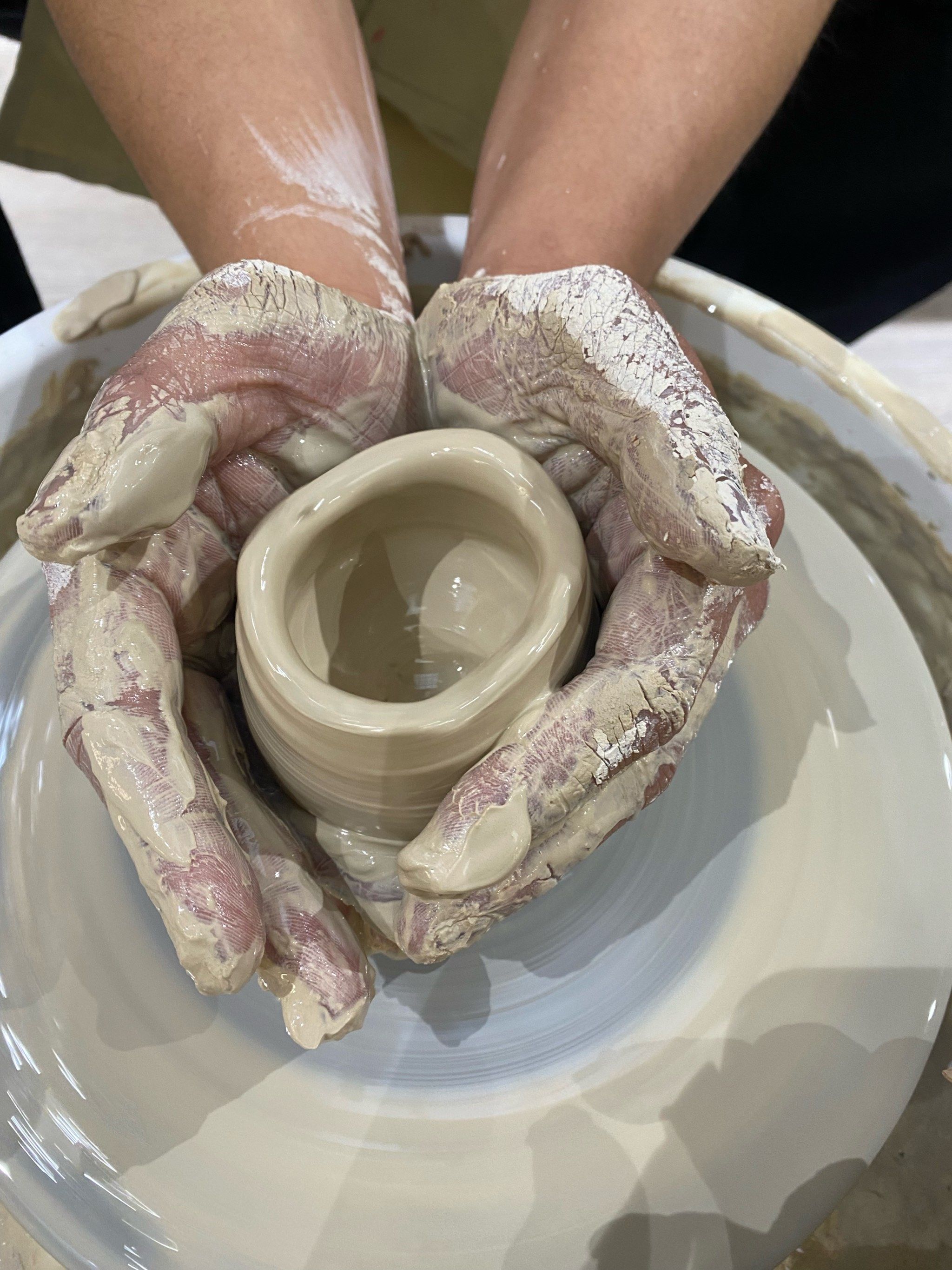 手捏陶艺的简单乐趣