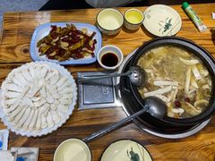 -菌之家·专业纯野生菌火锅·特色炒菌