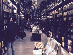 -钟书阁(松江泰晤士小镇店)