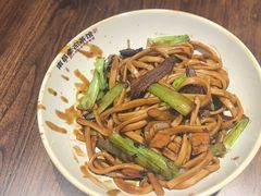 -珠宝街老左杂酱面馆