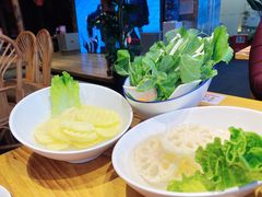 -野山舂·贵州现舂酸汤火锅(鸿通城店)