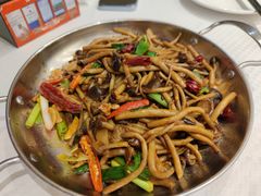 干锅茶树菇-新洪记·丽久饭店(铁西店)