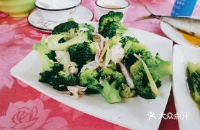 Broccoli Stir-Fried with Squid