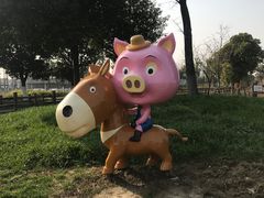 -田园东方蜜桃村的田野营地