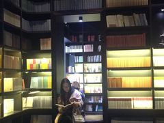 -钟书阁(松江泰晤士小镇店)