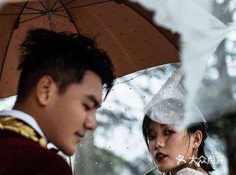 春天太适合拍草坪婚礼主题的森系婚纱照
