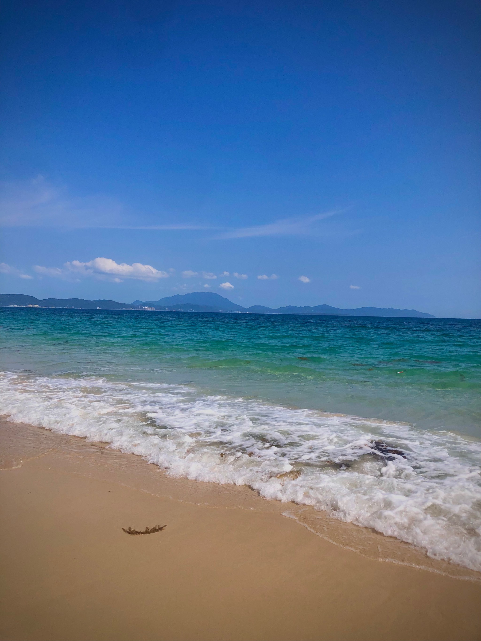 谁说深圳没有玻璃海�小众免费沙滩