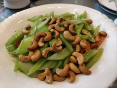 西芹腰果-添福来墨鱼饺子 · 海鲜东北菜(大连星海·黄浦路店)