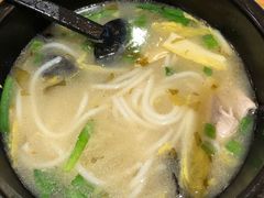 -花馬肆.云南过桥米线(汉神购物广场现场熬汤店)