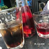 两个人也没喝完，水果沙拉和薯条中规中矩