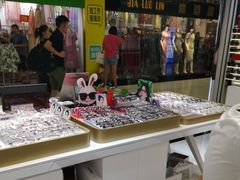 -美式眼镜·授权蔡司.依视路.尼康.豪雅.明月(人民广场店)