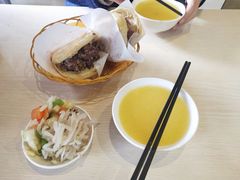 免费咸菜-闫家驴肉老店(华电一校店)