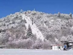 -亚布力新体委滑雪场