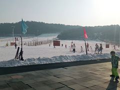 -十三陵雪世界滑雪场