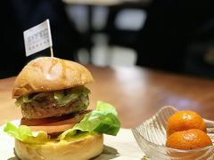 人造肉汉堡-POKEE VIA&Brunch·维娅(重庆来福士店)