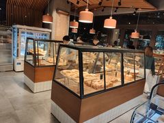 面包甜点陈列柜-Dough&Joe团憩(瑞虹天地月亮湾店)