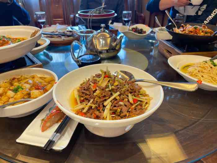 静海轩湘菜王(长沙驻京办店)-"小炒豆腐好吃啊.红烧肉巨难吃.又腻又.