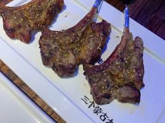苏尼特金质烤羊排-三个蒙古大叔羊肉串(大宁店)