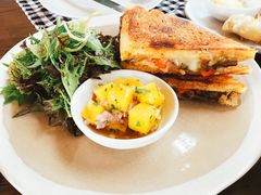 -ROAST coffee & eatery