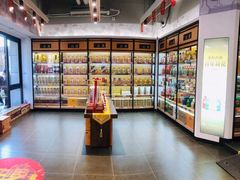 -华致名酒库雪茄烟酒(荣科路店)