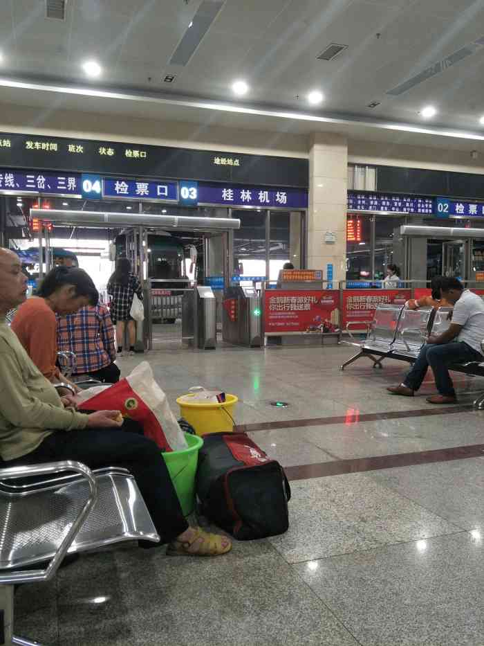 柳州汽车南站-"广西柳州市的长途大巴桂b2697562**.