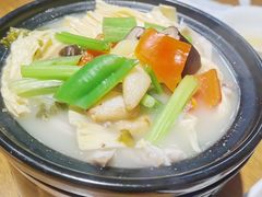 猪肚腐竹煲-周锦记广式餐厅