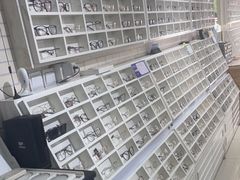 -诺柯视眼镜-蔡司依视路官方工厂店(淞南一店)