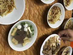-松树干拌面店
